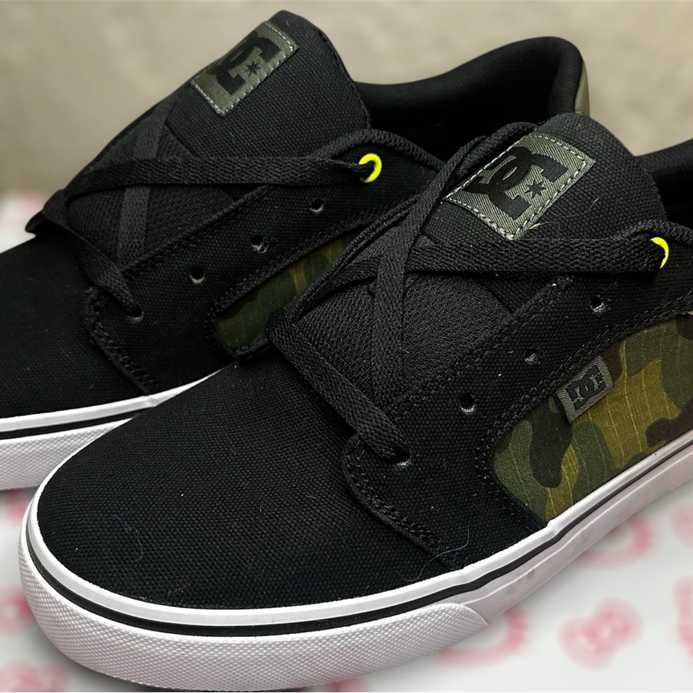 DC Men’s  Black and Green Sneakers